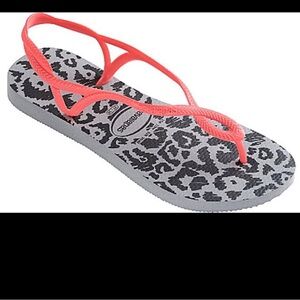 Havaianas Gray Leopard Print Flip Flops with Coral Straps